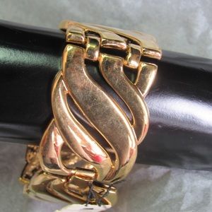 NWT Napier gold tone bracelet